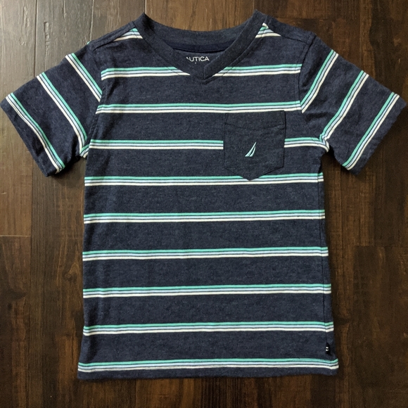 Boy's Nautica 2 piece Outfit - Picture 2 of 4
